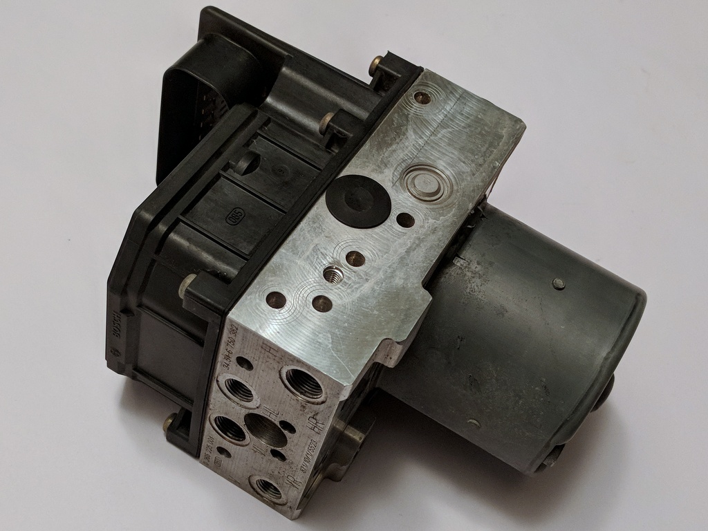 3452 6769537 a.k.a. 0265950002 (Bosch). Used ABS computer (DSC, w/ Pump) for BMW 7 Series E38 (1999,2000,2001 740i,740iL,750iL).
